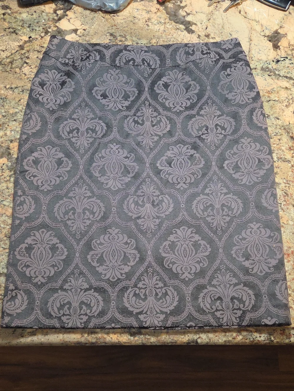 White House Black Market Purple Damask Knee Length Pencil Skirt Sz 8